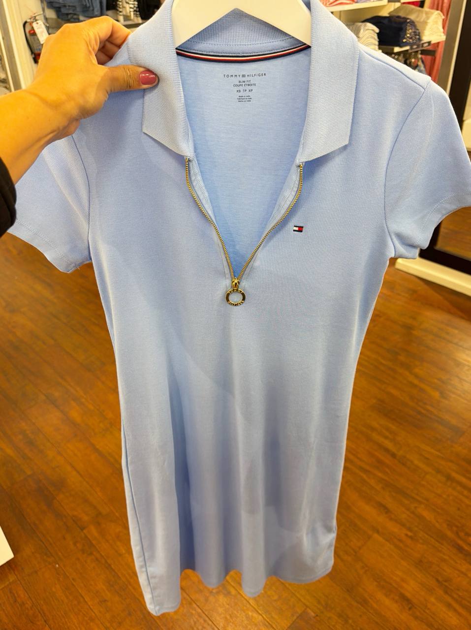 Vestido com gola polo