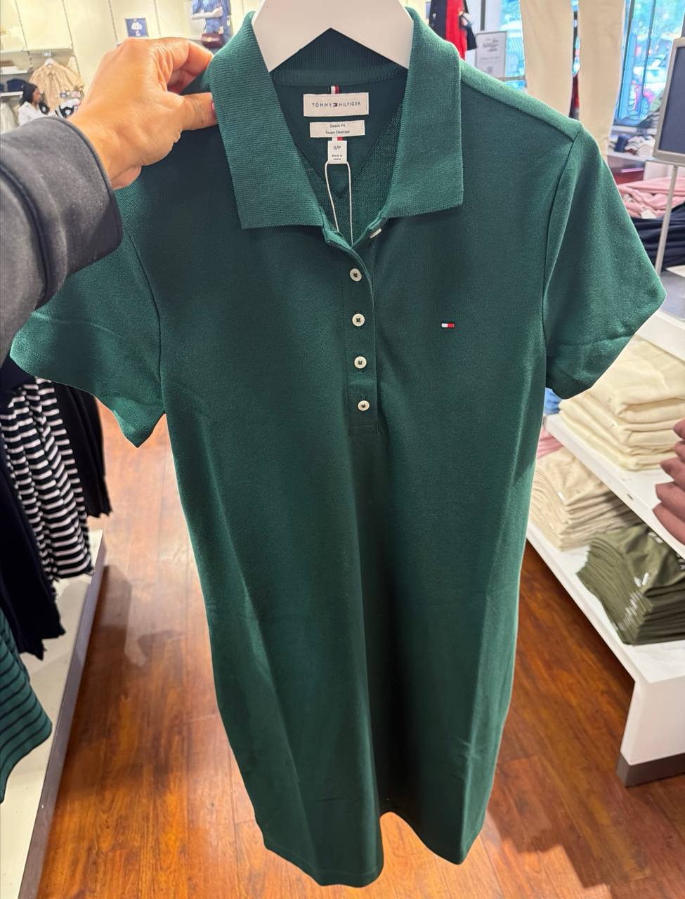 Vestido com gola polo