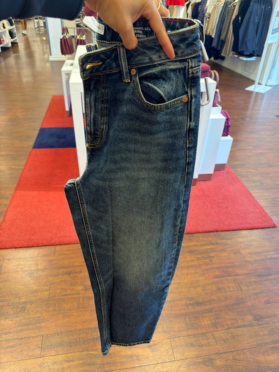 calça HIGH RISE WIDE BARREL LEG