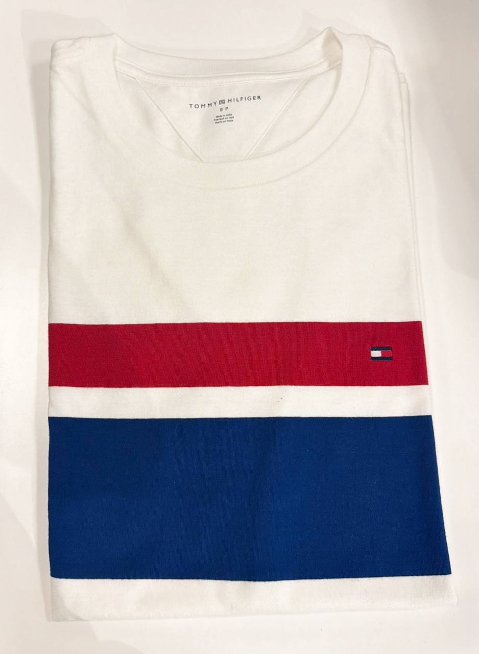 Camiseta Regular Fit Gola U