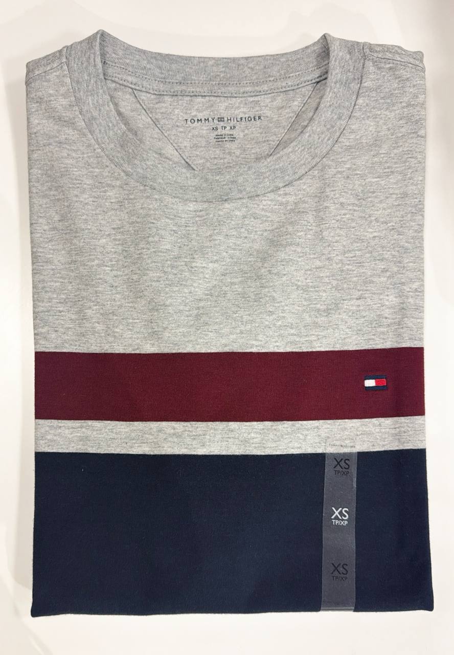 Camiseta Regular Fit Gola U