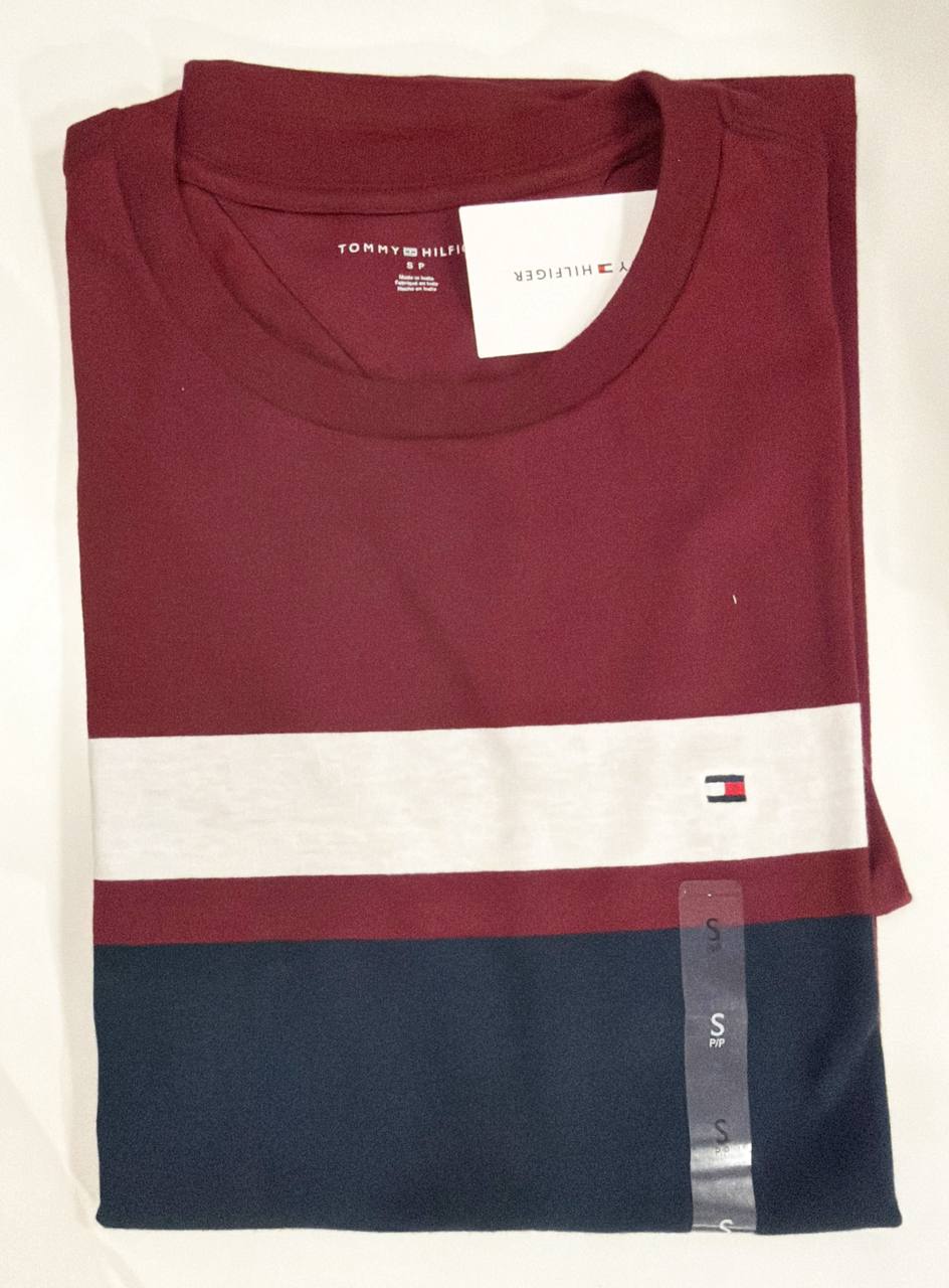 Camiseta Regular Fit Gola U