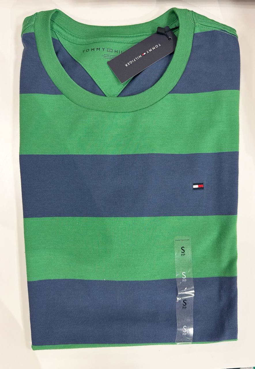 Camiseta Regular Fit Gola U