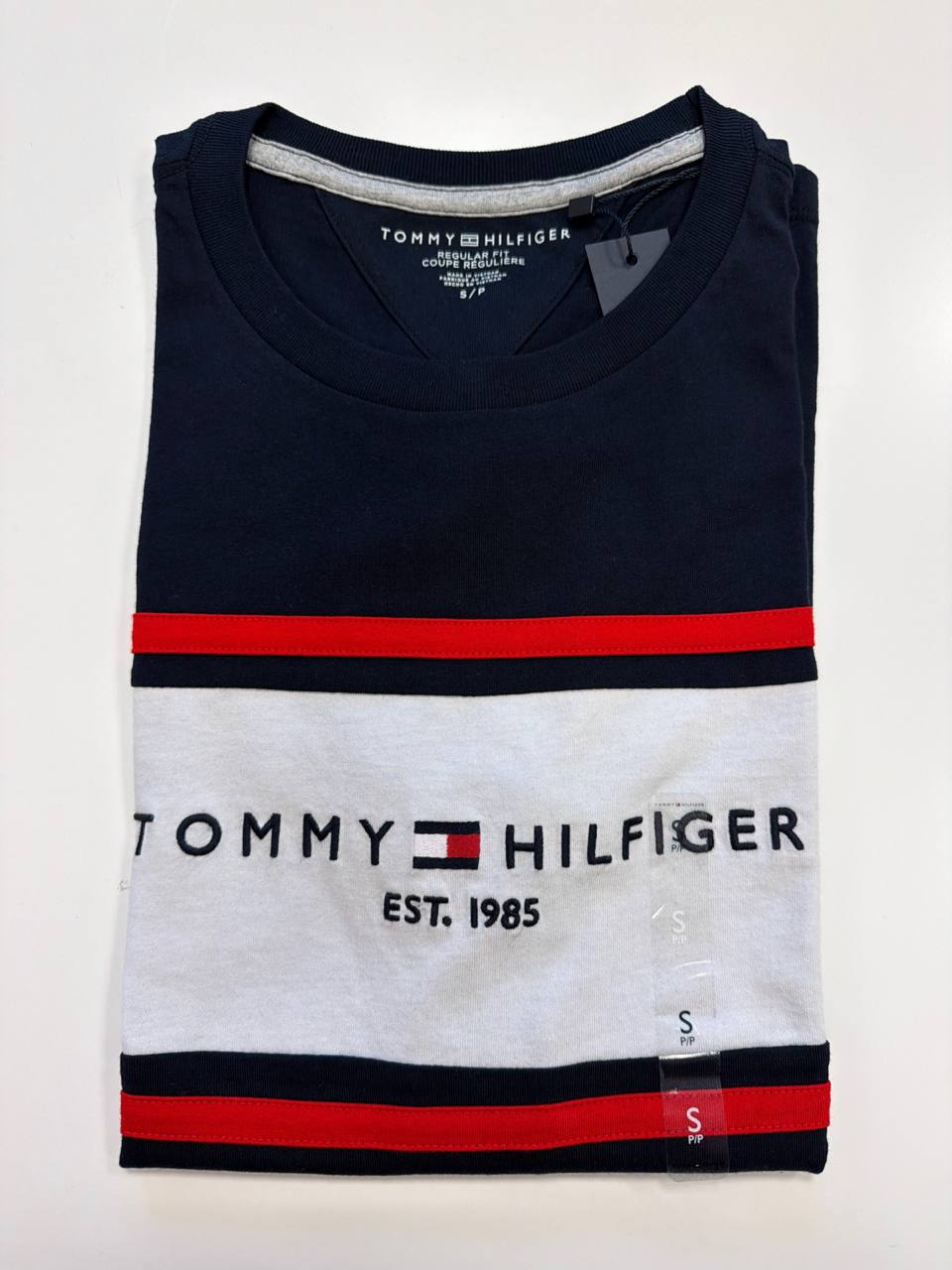 Camiseta Regular Fit Gola U