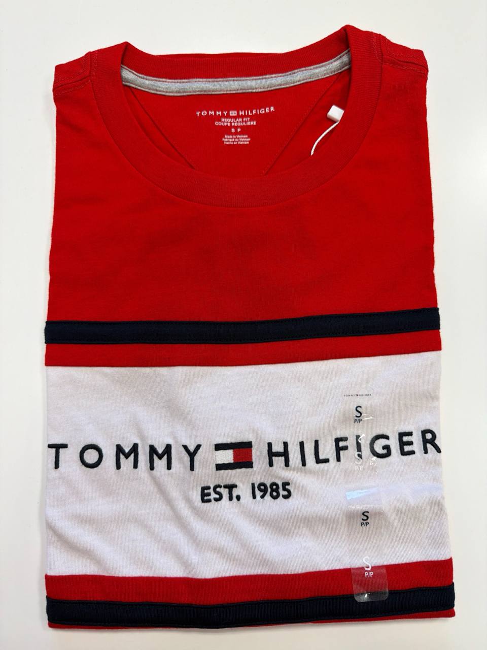 Camiseta Regular Fit Gola U