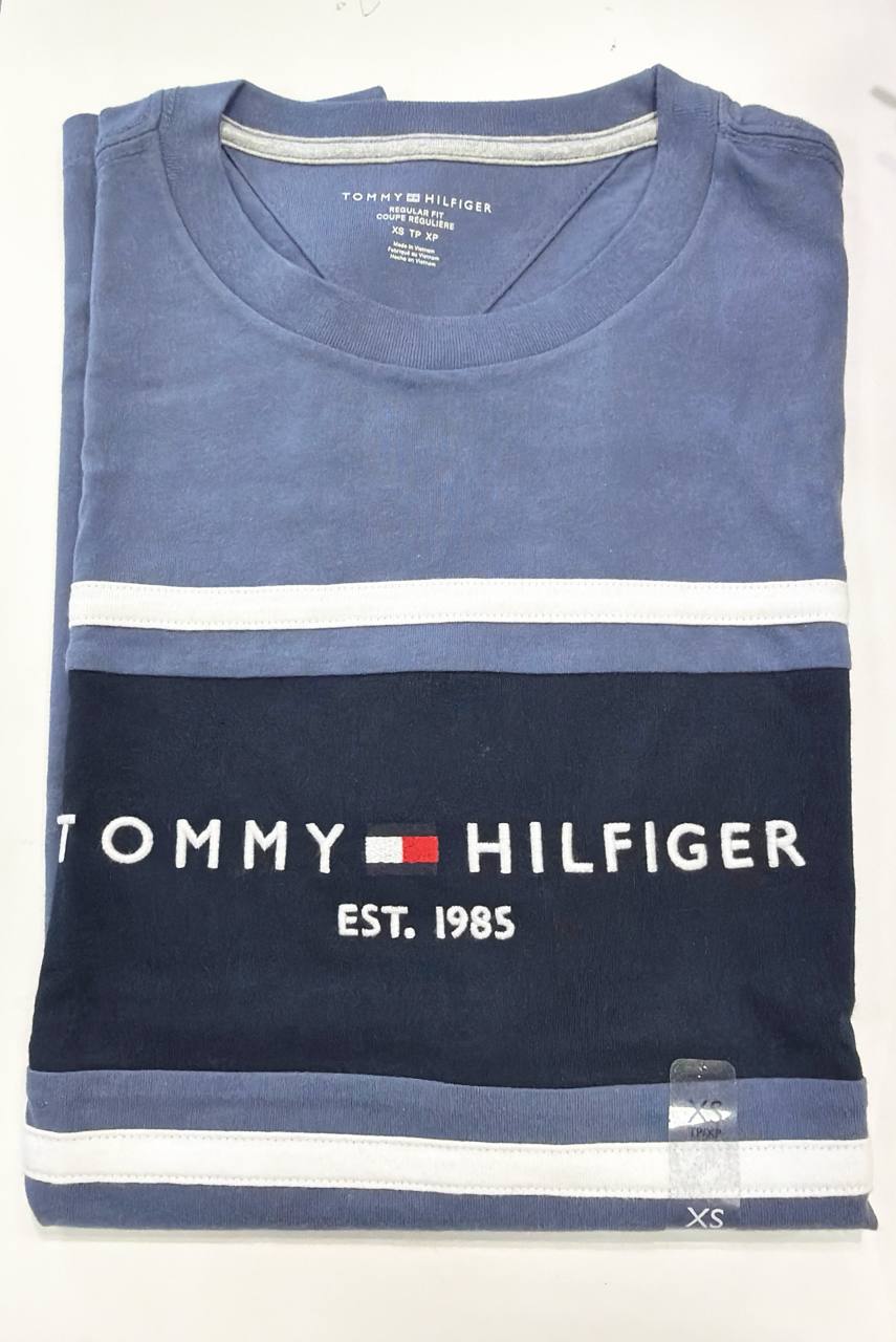 Camiseta Regular Fit Gola U