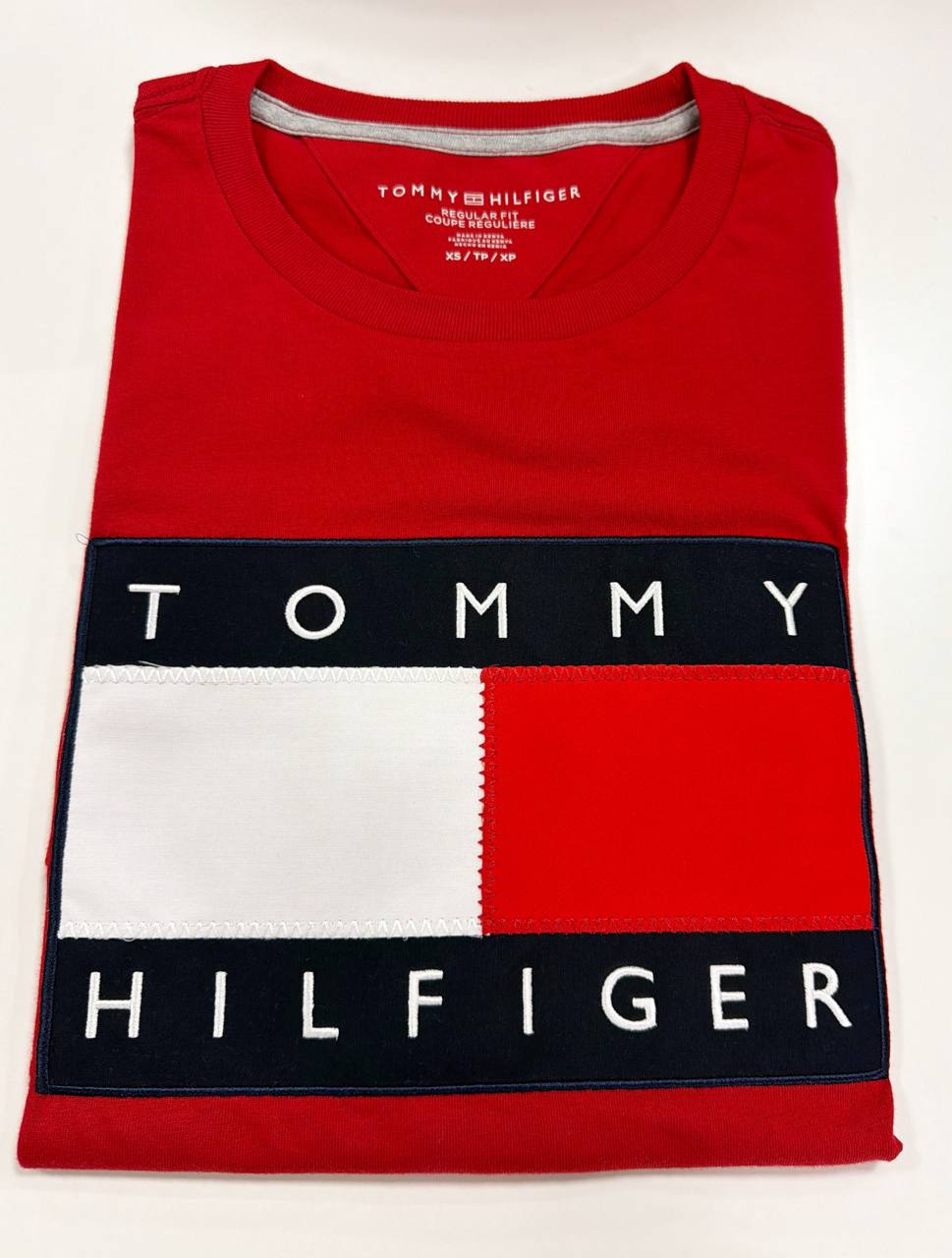 Camiseta Regular Fit Gola U bordada