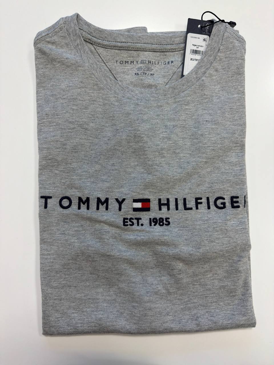 Camiseta Regular Fit Gola U com bordado
