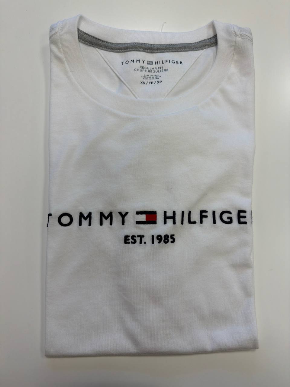 Camiseta Regular Fit Gola U com bordado