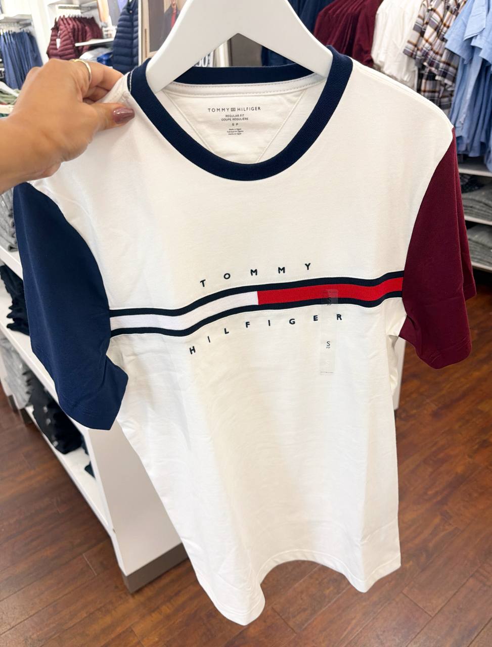 Camiseta Regular Fit Gola U