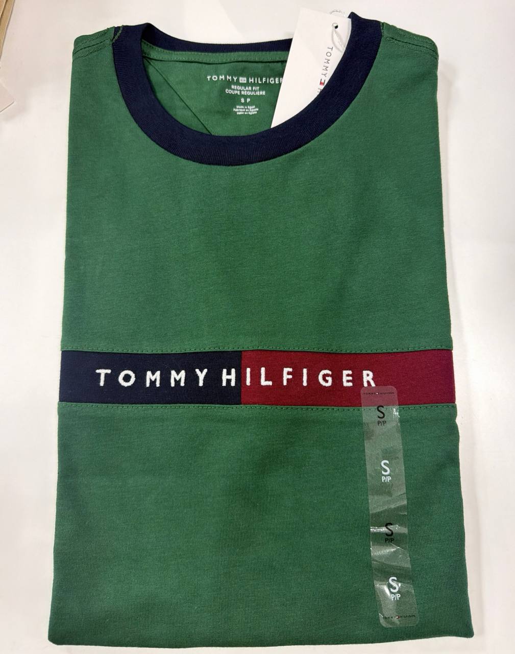 Camiseta Regular Fit Gola U