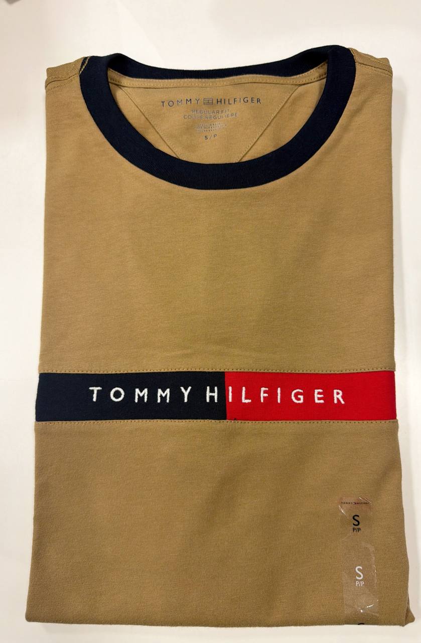 Camiseta Regular Fit Gola U