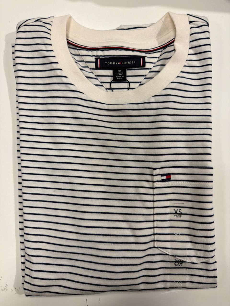 Camiseta regular fit com bolso