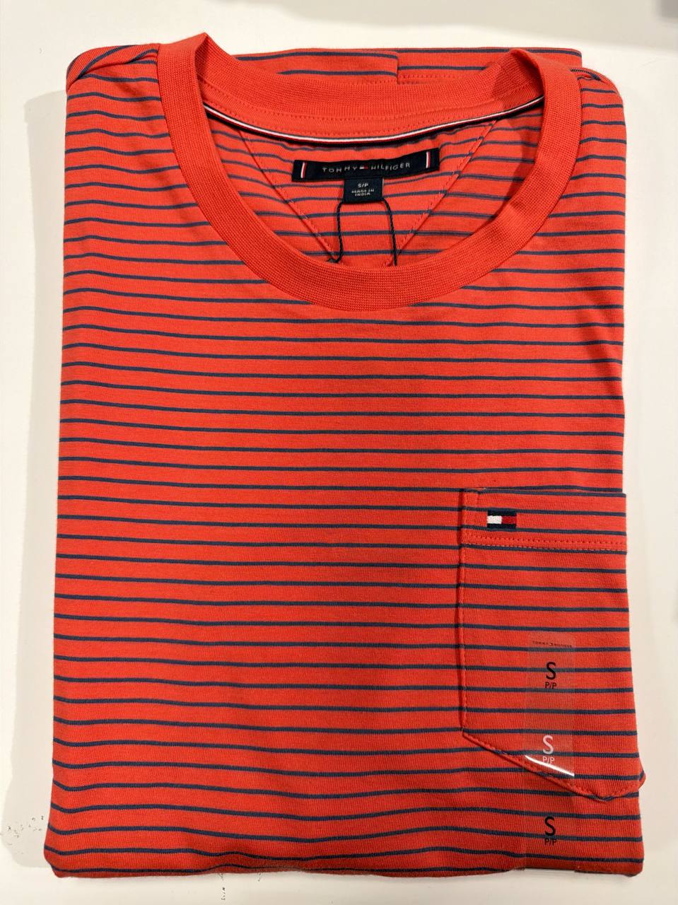 Camiseta regular fit com bolso