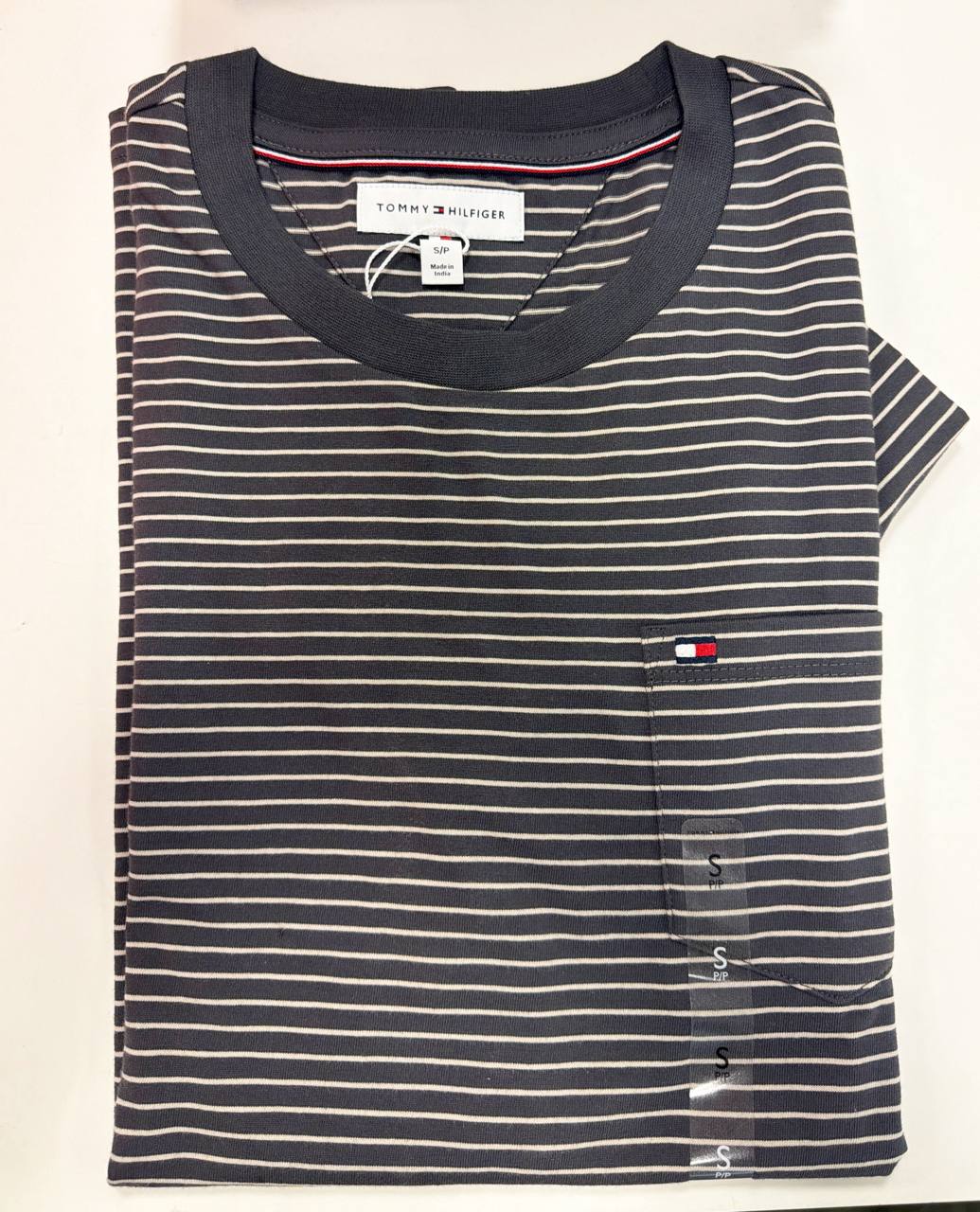 Camiseta regular fit com bolso
