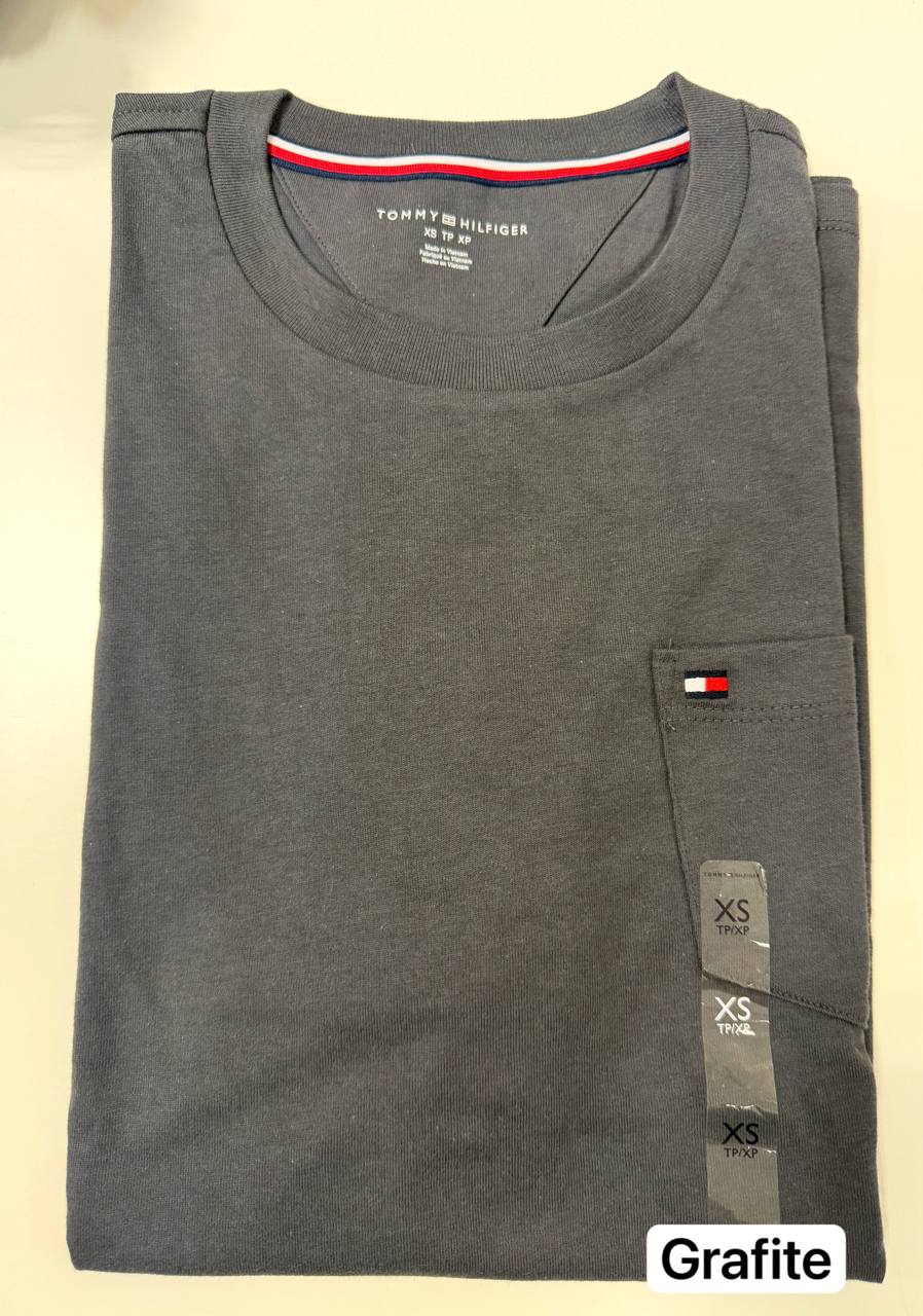Camiseta regular fit com bolso