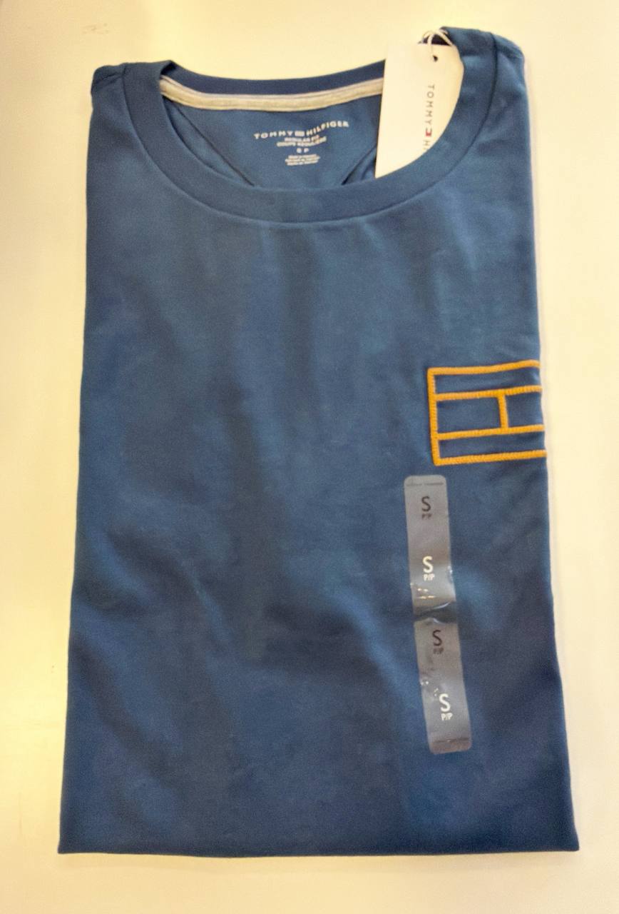 Camiseta Regular Fit Gola com bordado