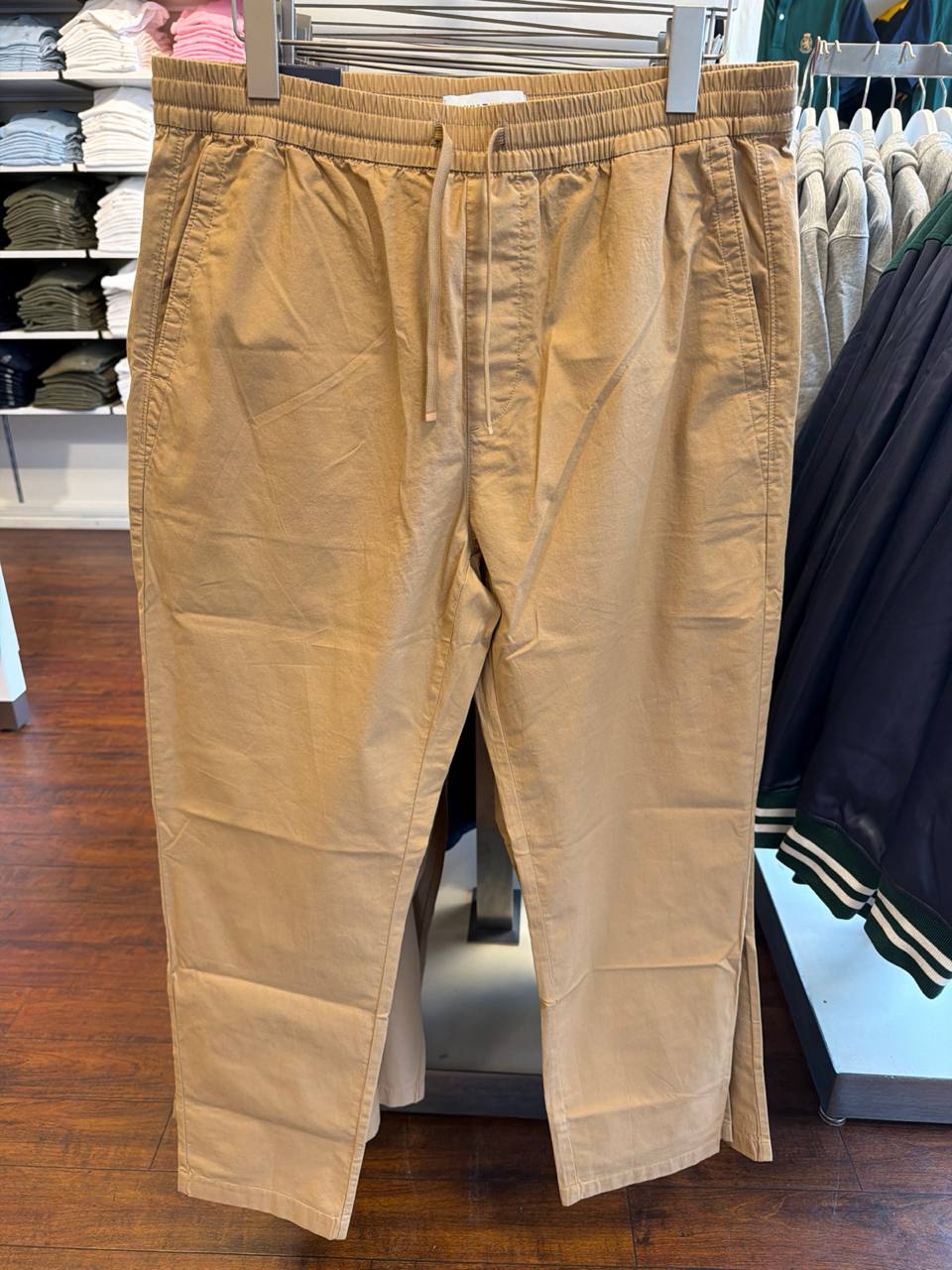 Calça de Sarja com cordinha funcional