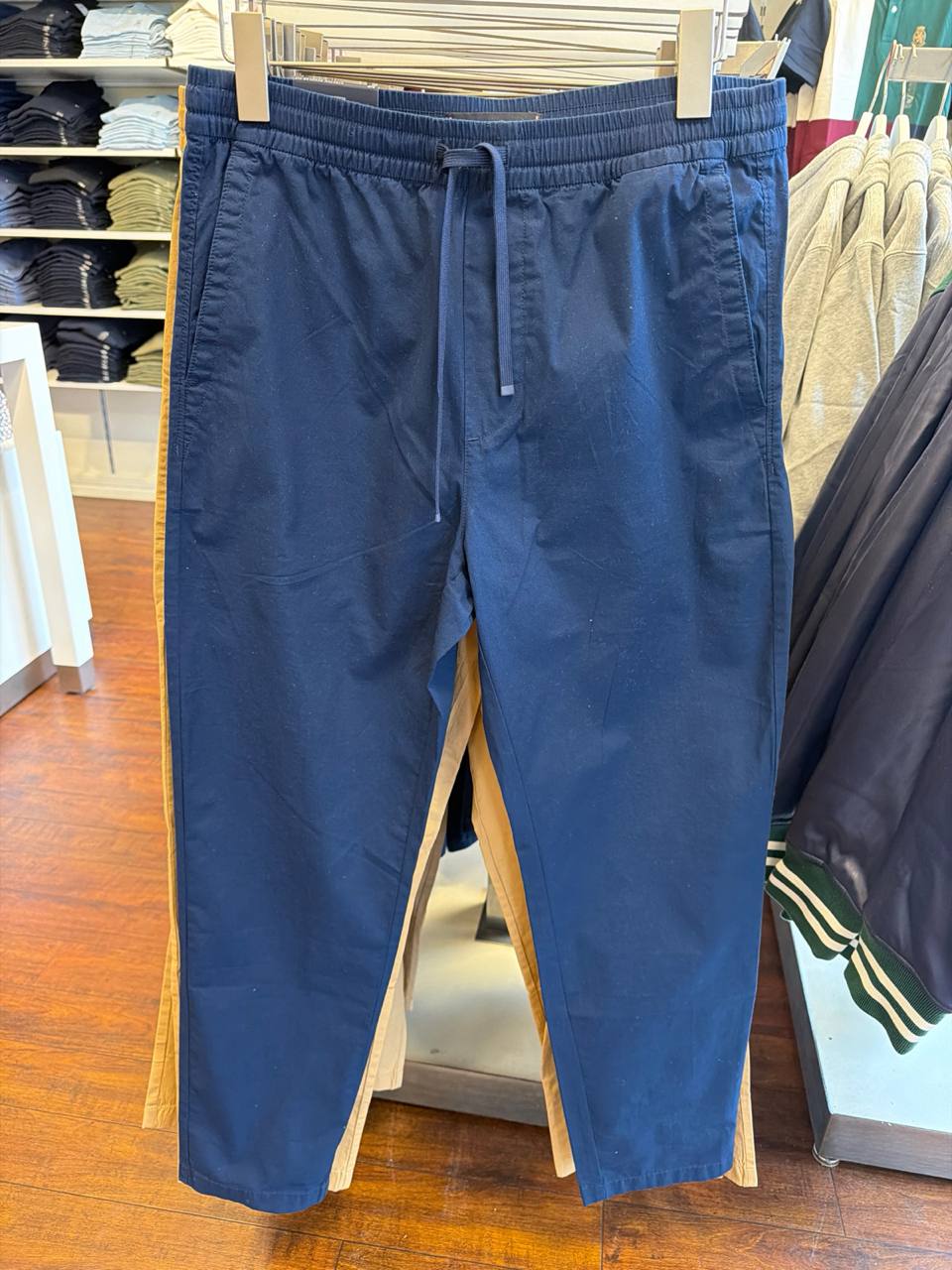 Calça de Sarja com cordinha funcional
