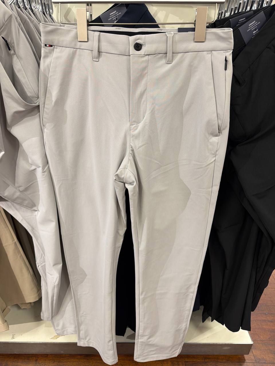 Calça de Nylon com bolso faça e zíper invisível elástico interno na cintura