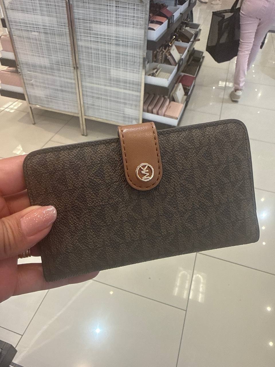 Escolha sua carteira somente após escolher sua bolsa Carteira média