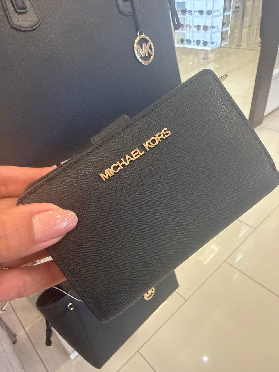 Escolha sua carteira somente após escolher sua bolsa Carteira média