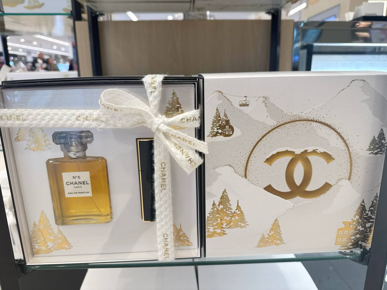 CHANEL kit