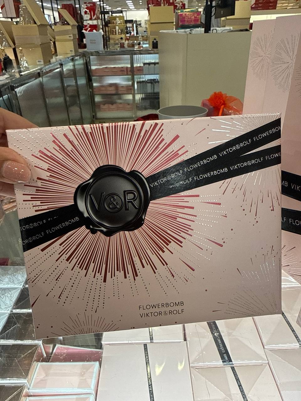 VIKTOR  ROLF  kit