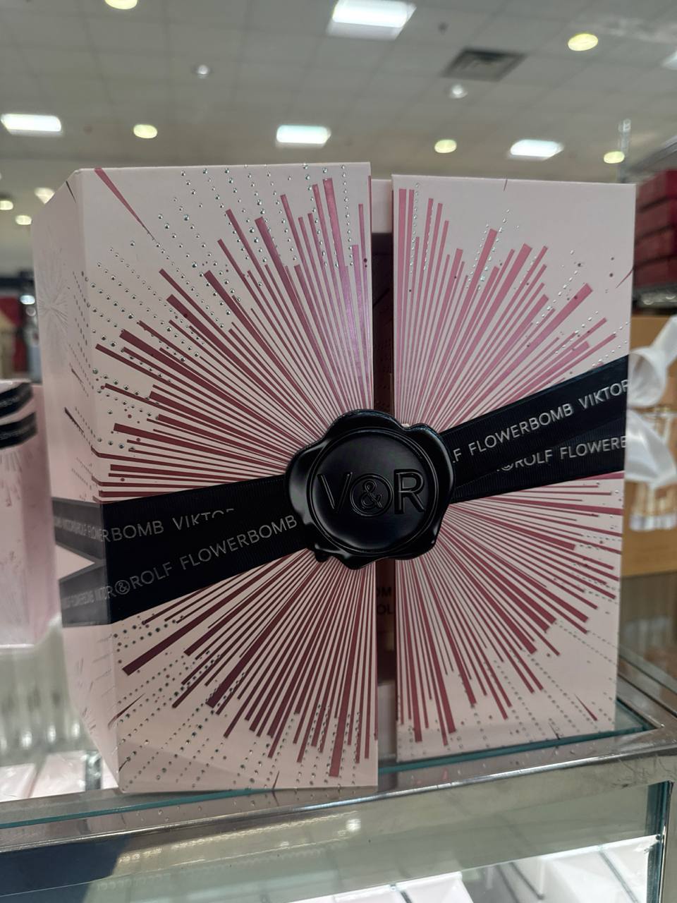 VIKTOR  ROLF  kit