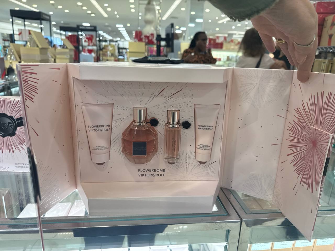 VIKTOR  ROLF  kit