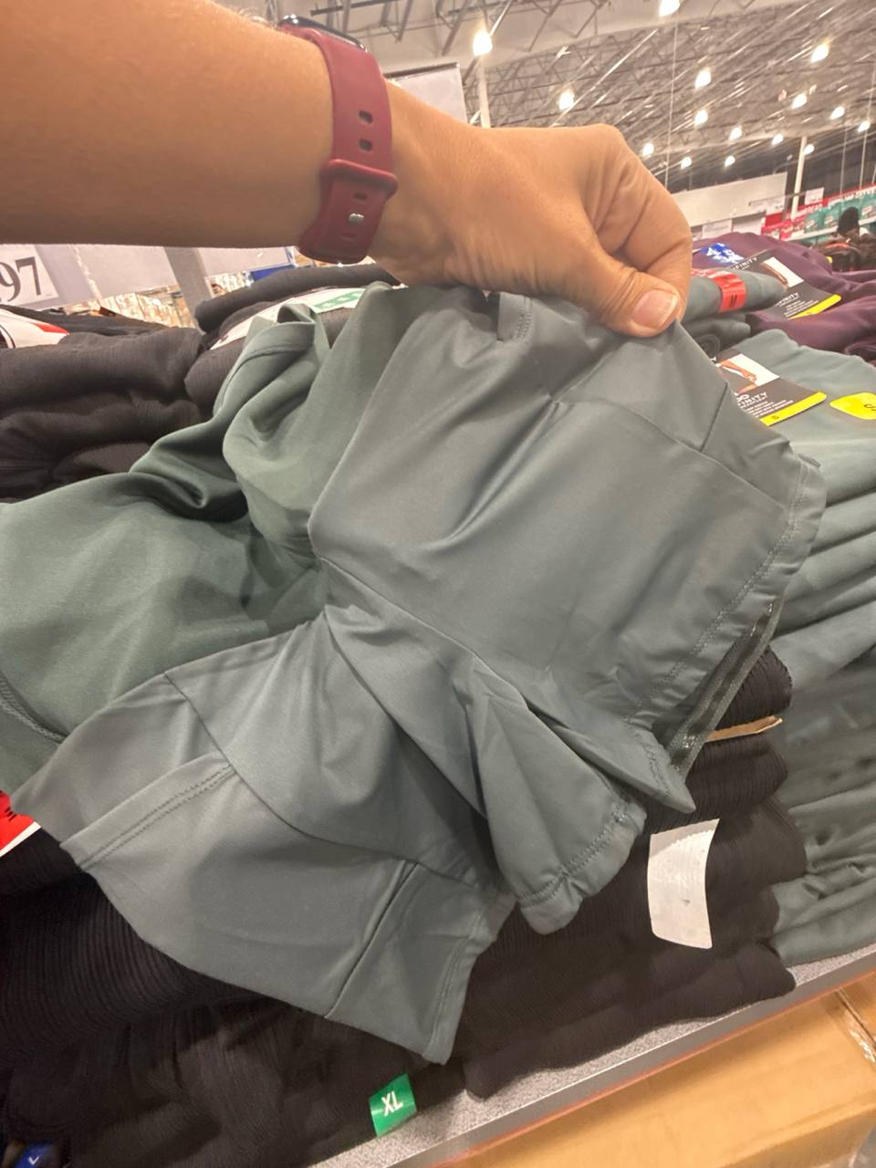 saia justa com shorts