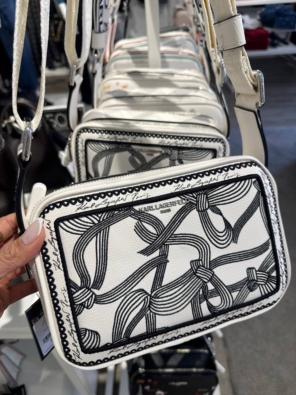 bolsa pequena  com alça transversal em pano