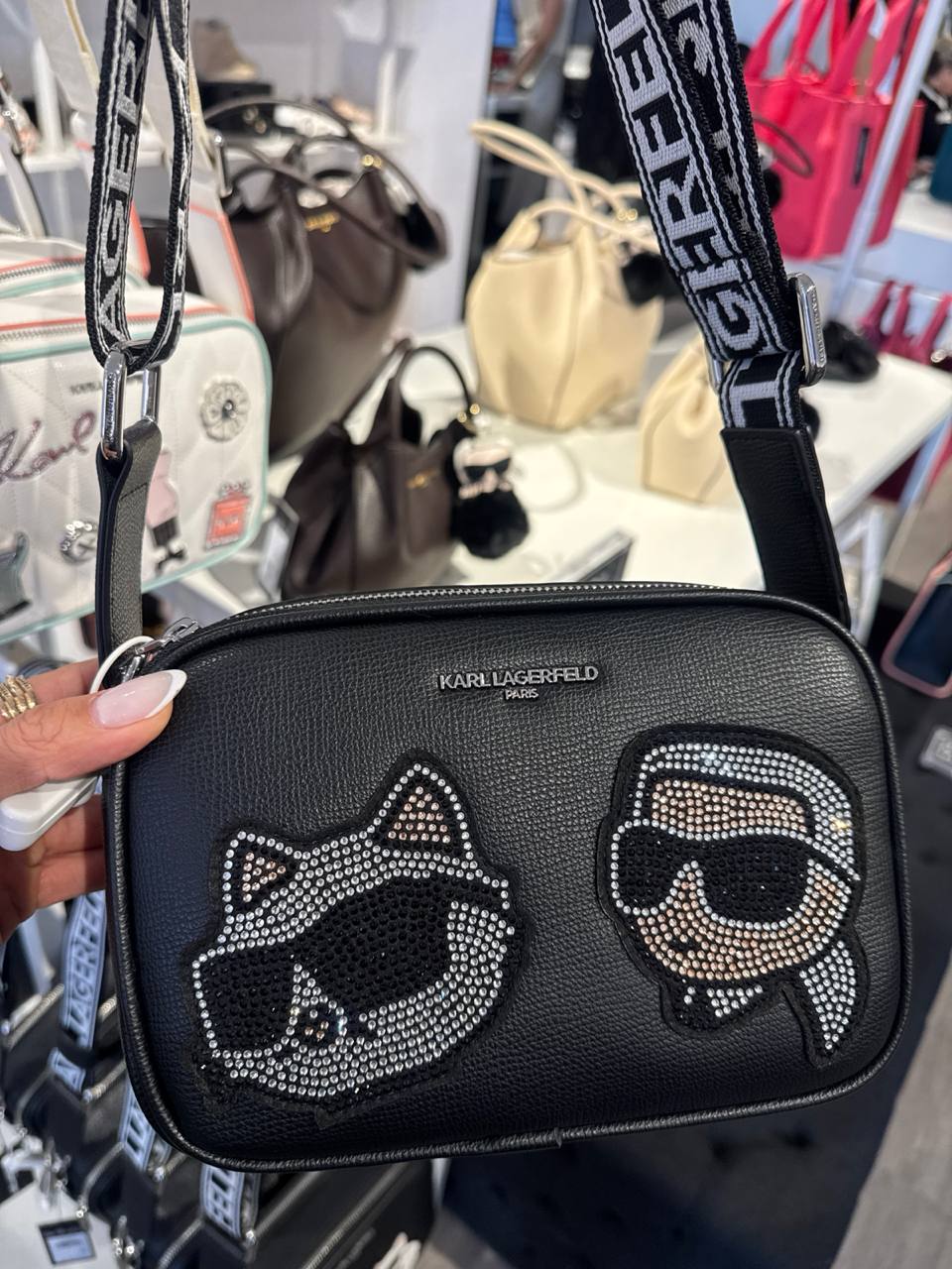 bolsa pequena  com alça transversal em pano