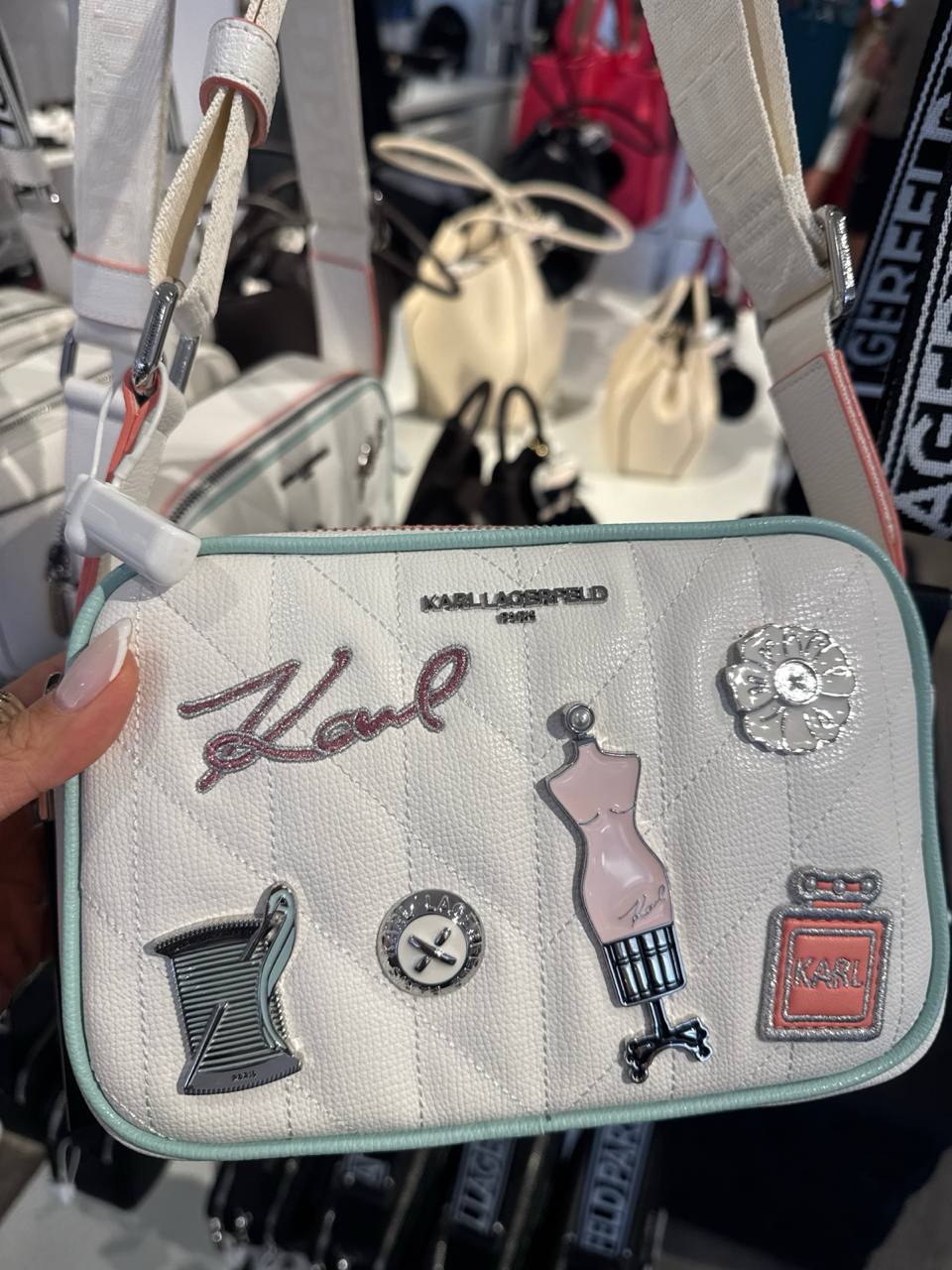 bolsa pequena  com alça transversal em pano