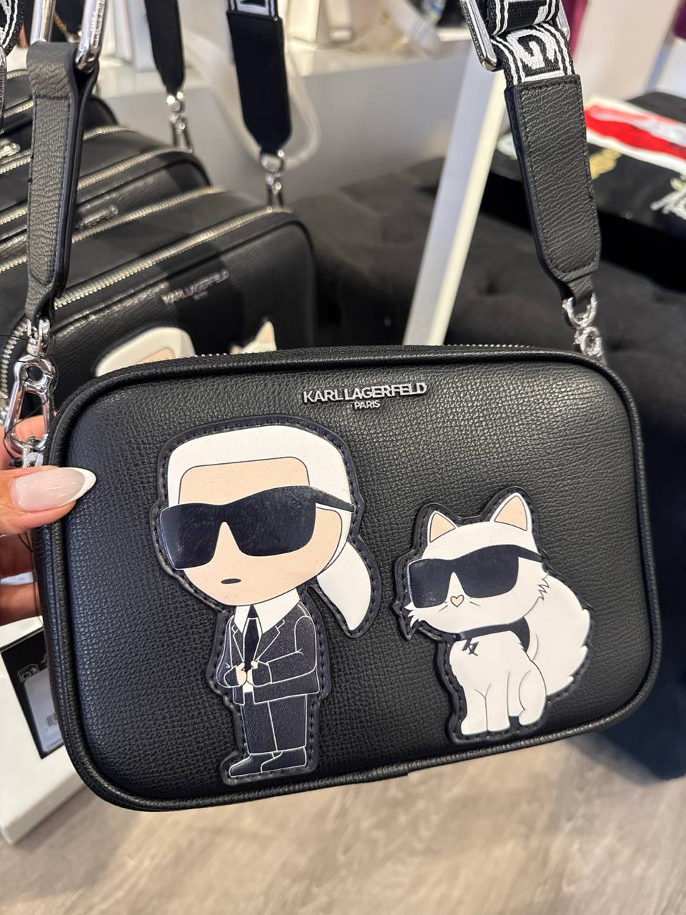bolsa pequena  com alça transversal em pano