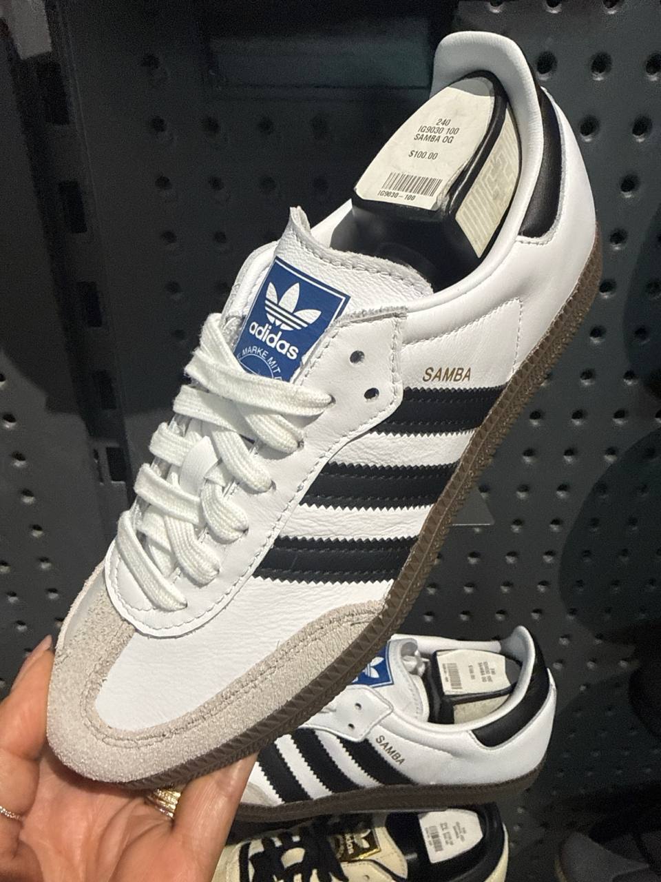 Tenis  Adidas numero  Americano