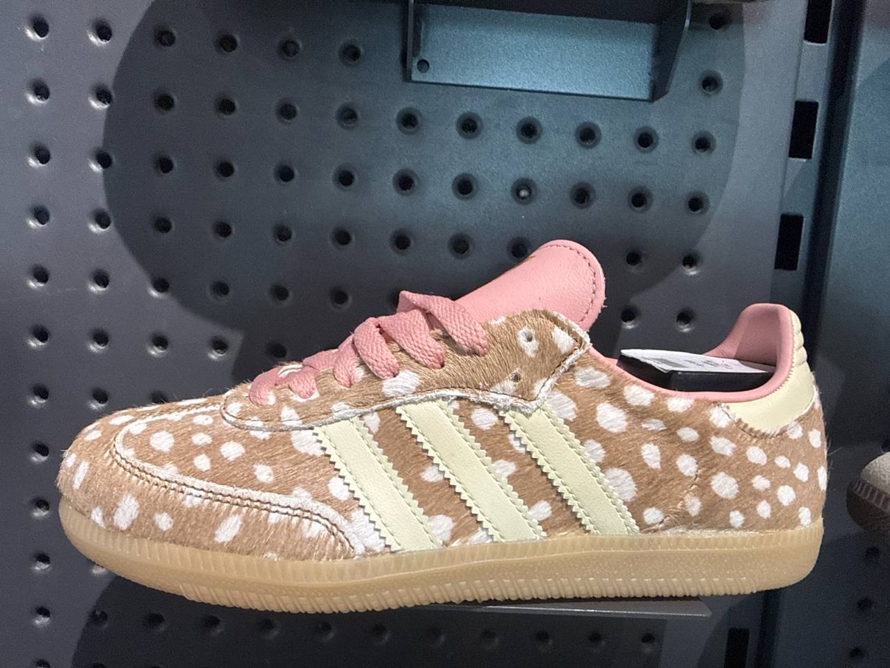 Tenis  Adidas numero  Americano