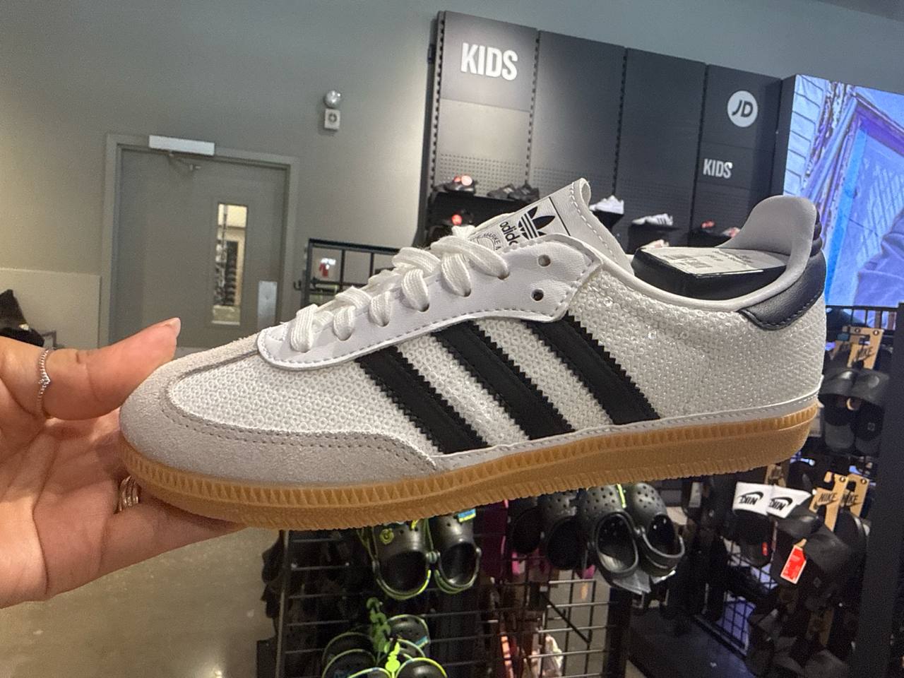 tênis KIDS número Americano  Adidas