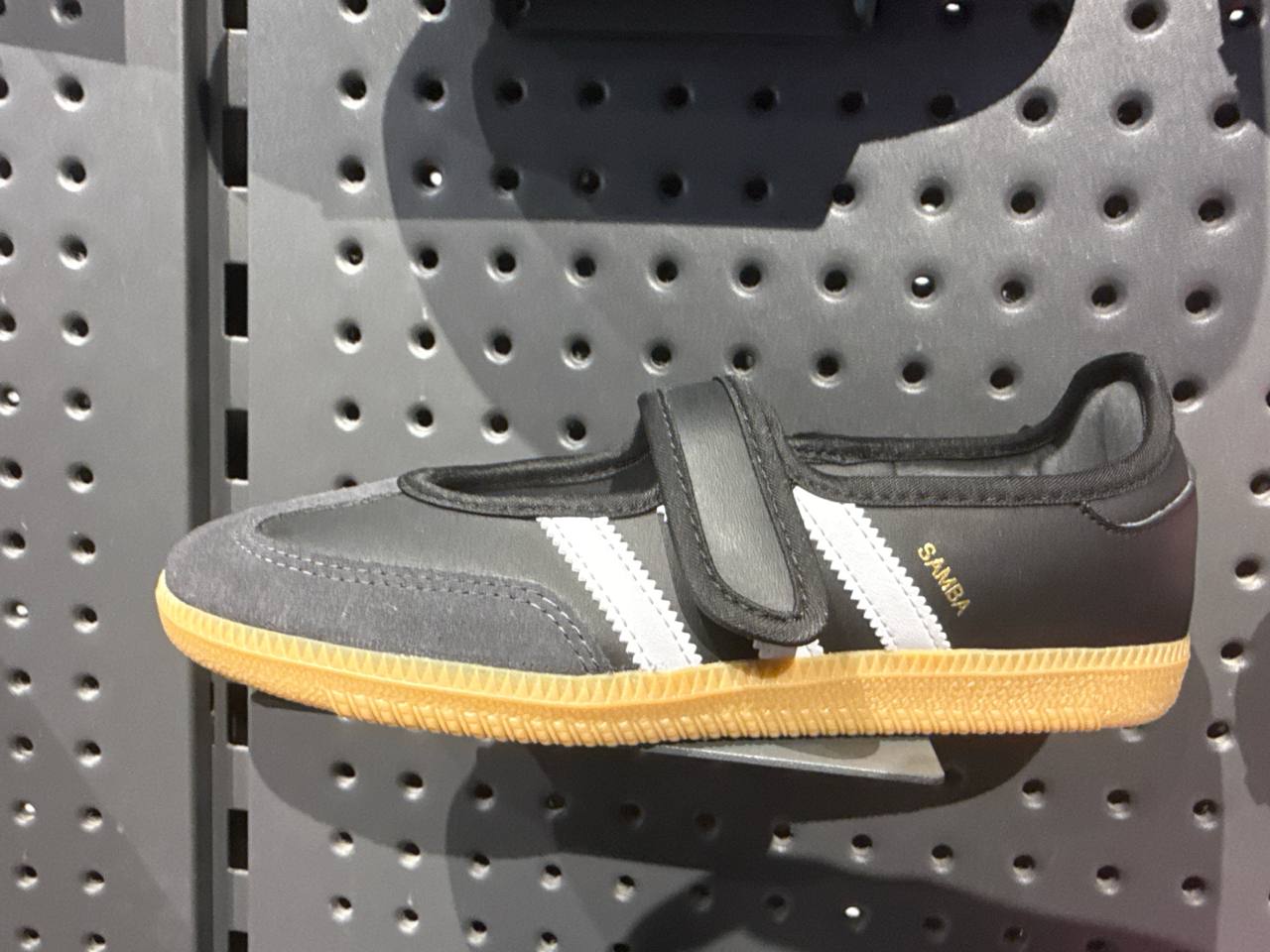 sapatilha  KIDS número Americano  Adidas