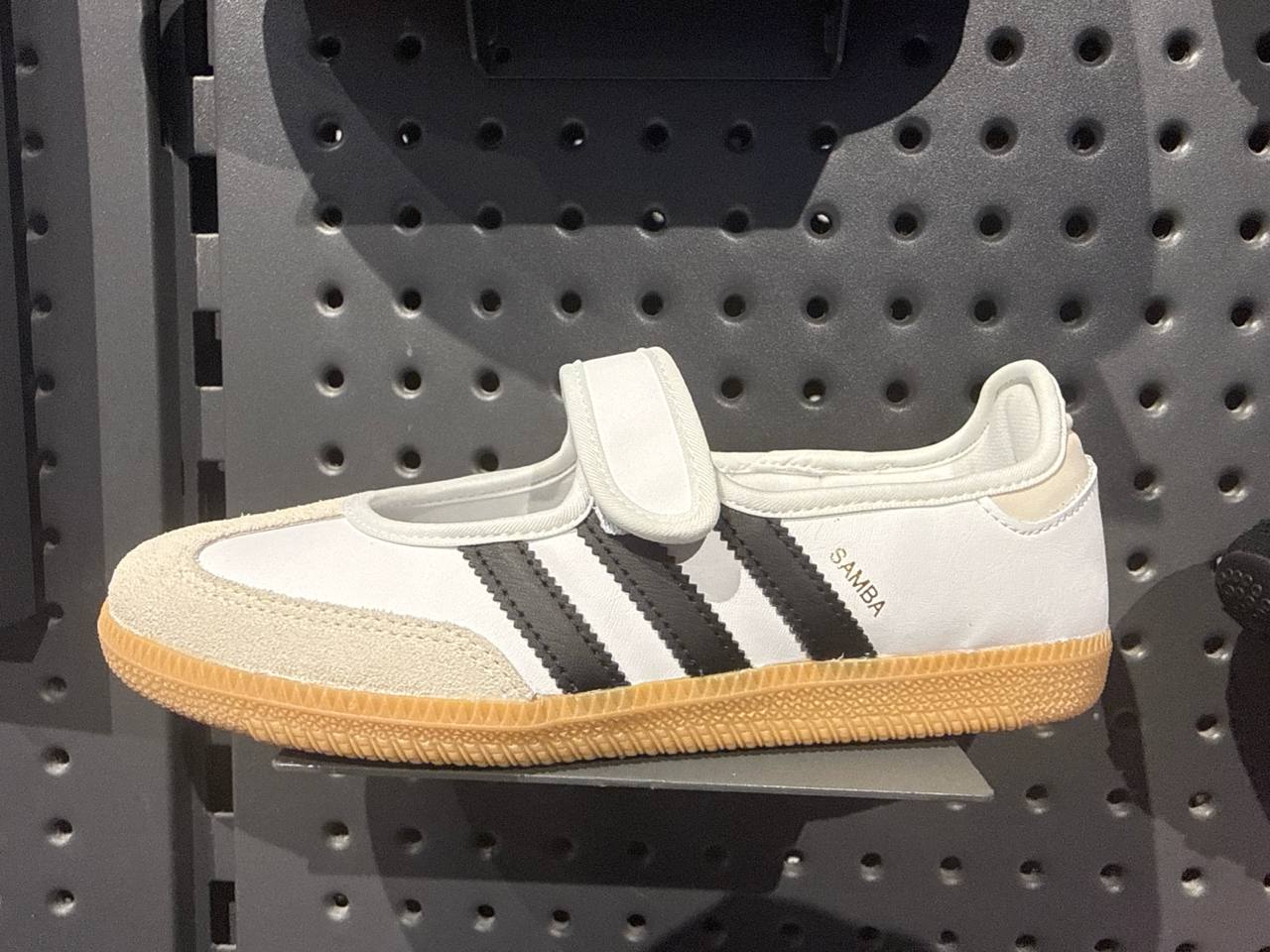 sapatilha  KIDS número Americano  Adidas