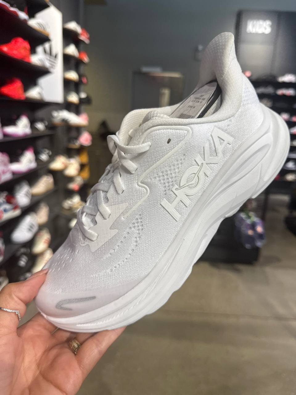tênis KIDS número Americano  HOKA