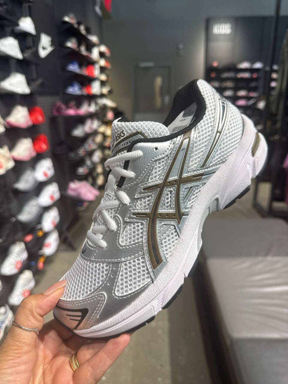 tênis KIDS número Americano  Asics