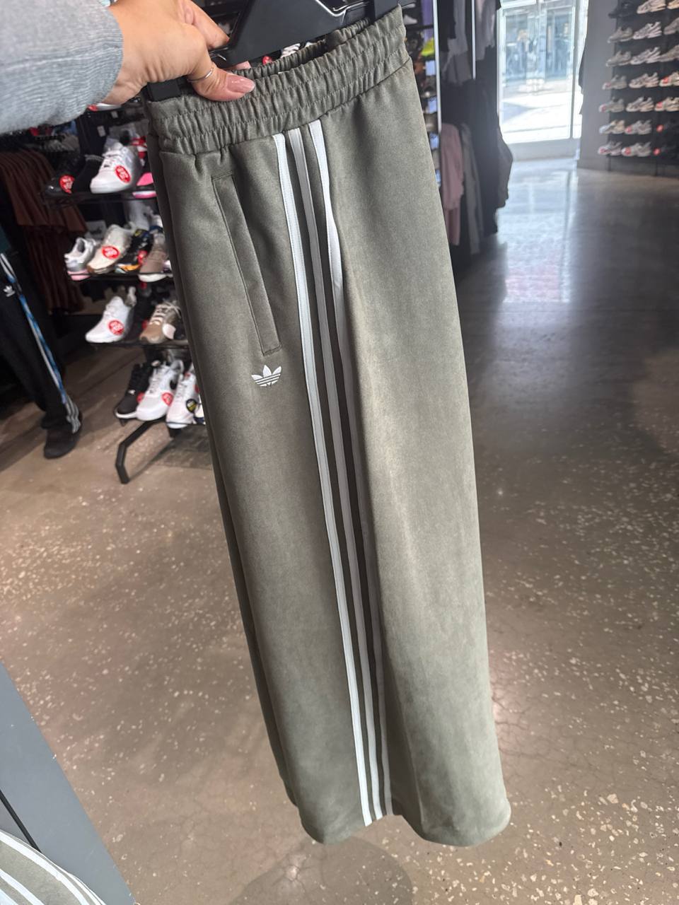 calça suede  Adidas vestuário