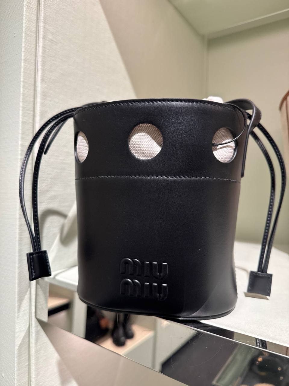 CROSSBODY