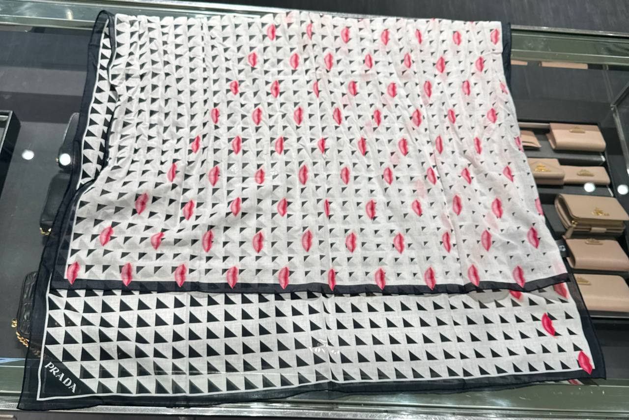 lenco de pano 900x1400mm Prada