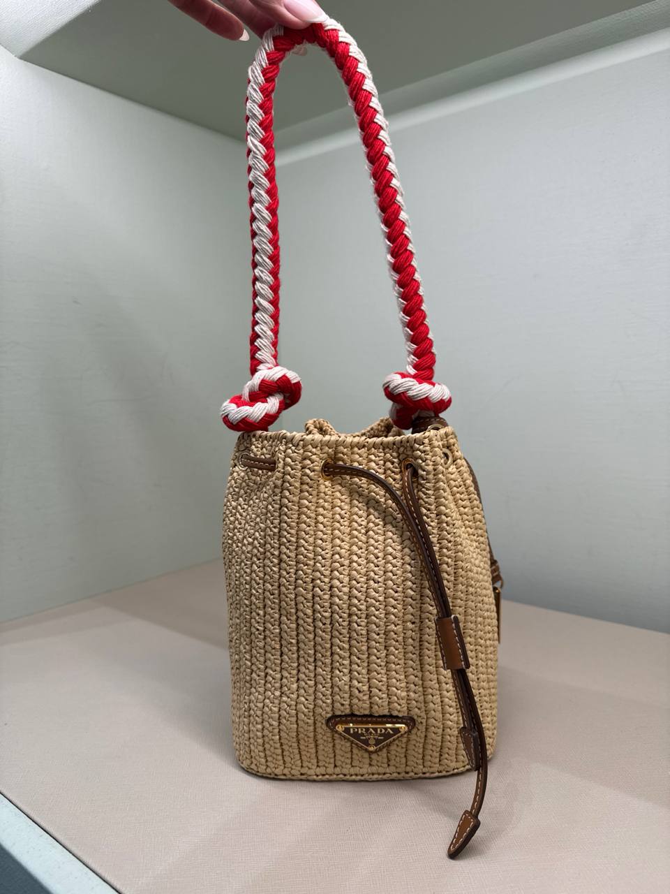 material da bolsa palha com alça transversal em couro