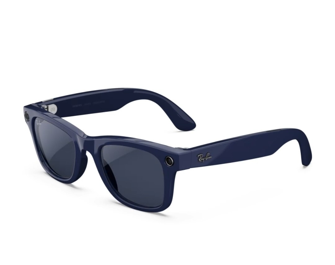 Wayfarer (Gen 2) - Frame color (Shiny Cosmic Blue), Lens color (Clear to Sapphire Transitions)