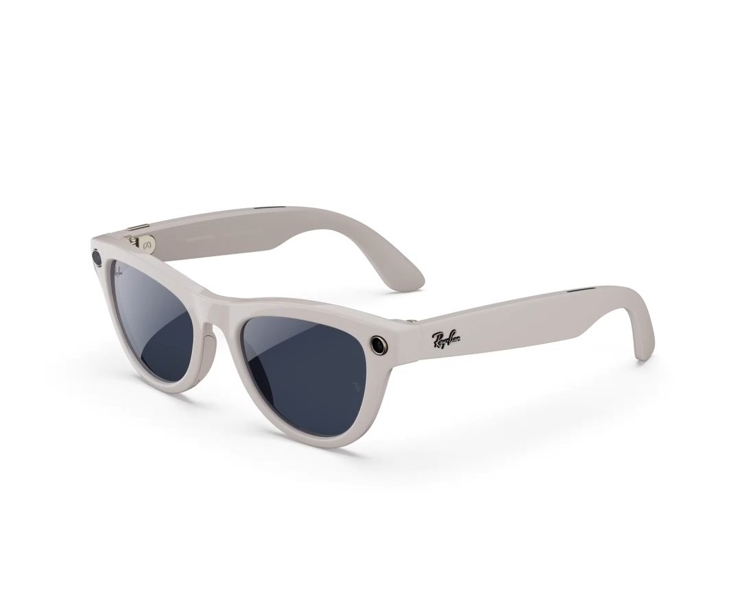 Skyler (Gen 1) - Frame color (Shiny Chalky Grey), Lens color (Clear to Sapphire Transitions)