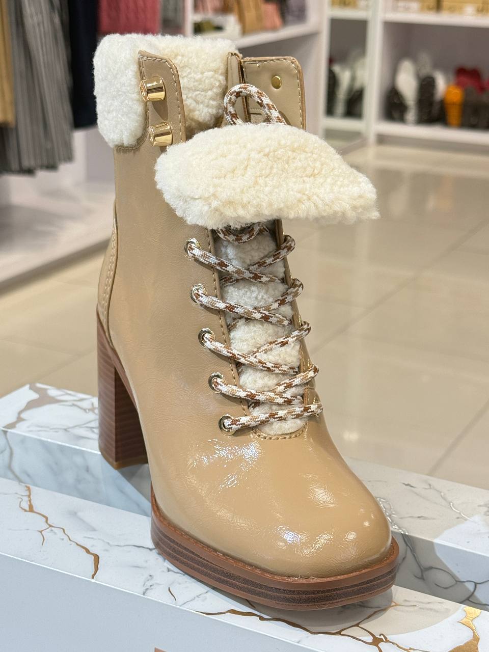 Bota cano baixo  Laucy Faux