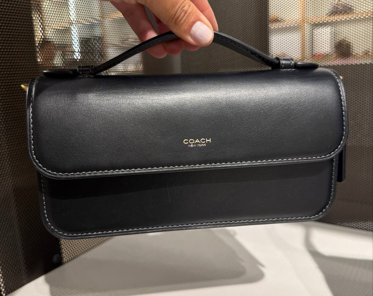New York Elora Top Handle com alça crossbody